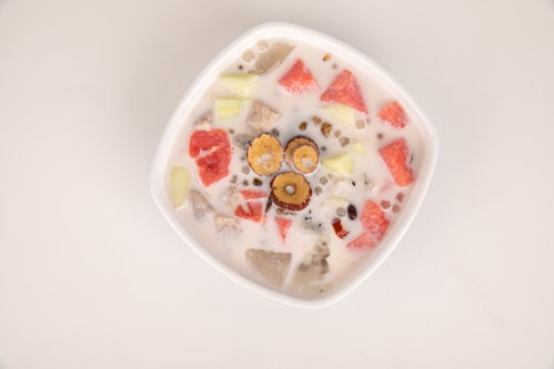 白底椰奶清補涼 夏季糖水飲品的清涼魅力