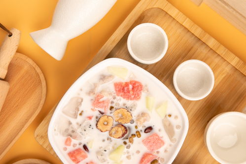 海南椰汁清補(bǔ)涼 夏日里的清涼佳品